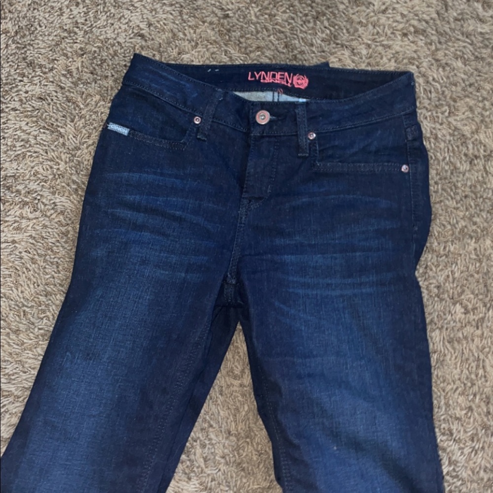 Only worn twice. Slight distressing from dragging due to the length. Size 3